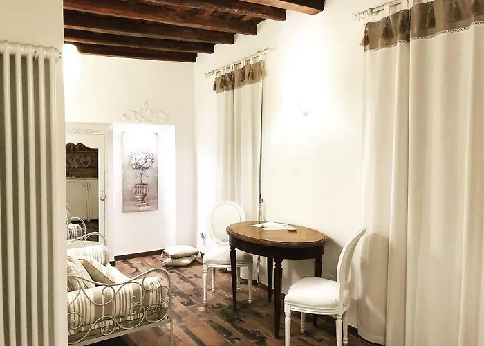 Suite Del Vicolo Apartment